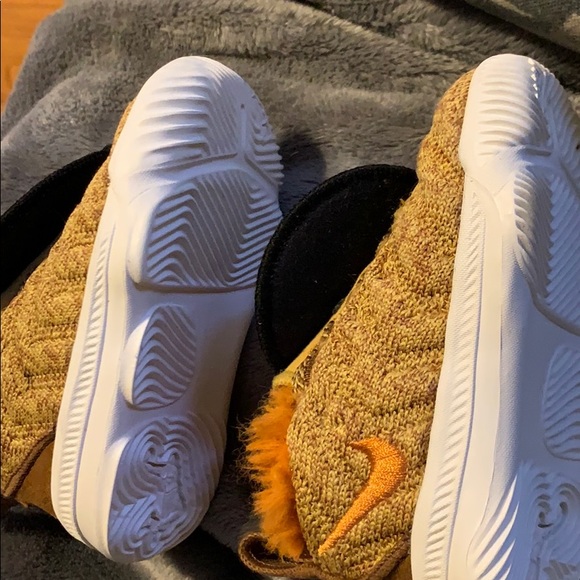 Shoe - Picture 2 of 3